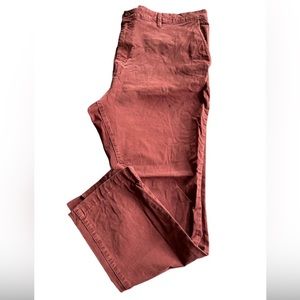 American Eagle Men’s burgundy lived in khaki pants size 44x33 slim fit,  KH09